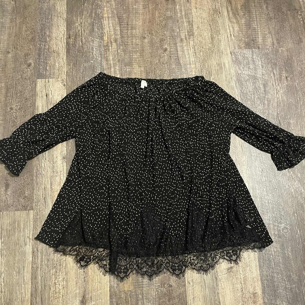 Women’s blouse size large